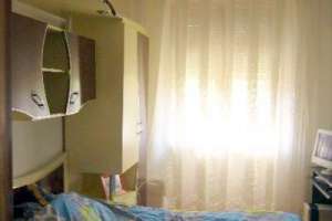 Onesti,  ofer spre  vanzare un apartament  de doua camere  decomandate,  situat in zona Quartal