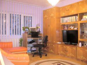 Onesti,  vand apartament cu 2 camere decomandate,  situat in zona Mall