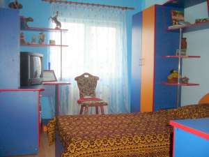 Onesti,  vand apartament cu 3 camere decomandate,  situat in blocuri noi,  zona de jos
