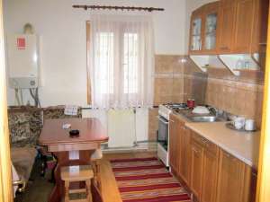 Onesti,  vand apartament cu 3 camere decomandate,  situat in blocuri noi,  zona de jos