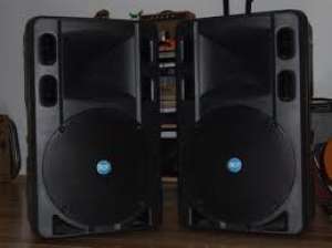 vand 2 boxe active rcf art 500a