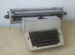 vand masina de scris optima m 14