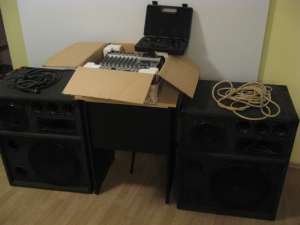 VAND MIXER = 4 BOXE=YAMAHA 9000PRO