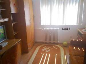BACAU,  Vand urgent apartament cu 3 camere decomandate,  Piata Sud