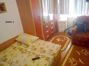 BACAU,  Vand urgent apartament cu 3 camere decomandate,  Piata Sud