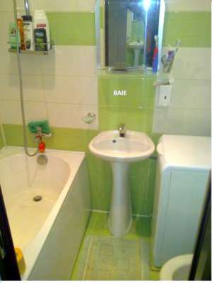 BACAU,  Vand urgent apartament cu 3 camere decomandate,  Piata Sud