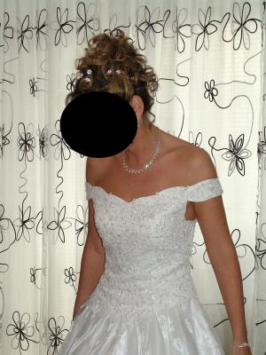 Vand rochie de mireasa cu trena tip catedrala
