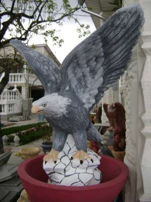 Vultur ornamental din beton 60cm