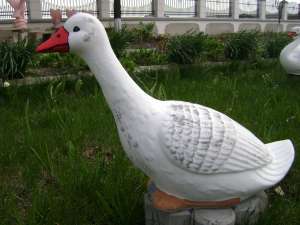 Statue ornamentala din beton in forma de rata 40cm