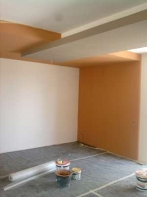 Constructii case, vile la rosu si la cheie