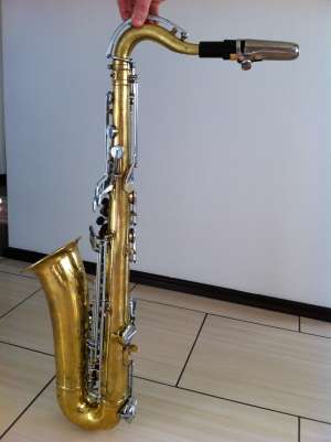 Vand saxofon marca Amati