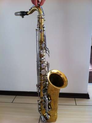 Vand saxofon marca Amati