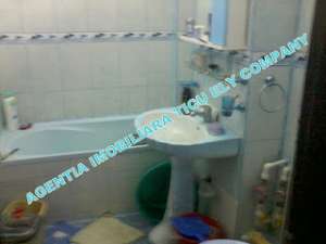 Vindem apartament in Navodari 20^