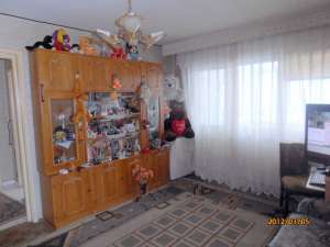 BACAU,  VAND APARTAMENT CU 2 CAMERE SEMIDECOMANDATE,  PE CORNISA BISTRITEI