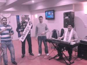 VAND KEYBOARD AX7 FOARTE IEFTIN 300 EURO IN PERFECTA STARE