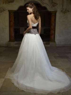 Vand rochie de mireasa noua