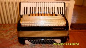 vand acordeoane HOHNER