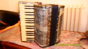 vand acordeoane HOHNER
