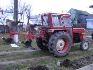 tractor 445 cu servodirectie