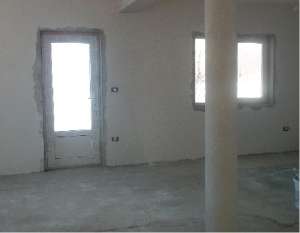 Casa semifinisata,   18 ari teren,   zona buna