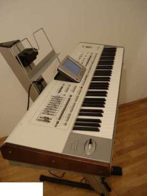 VIND KORG PA2XPRO , YAMAHA V50