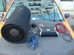 Amplificator JBL+ Subwoofer JBL + Cabluri montaj