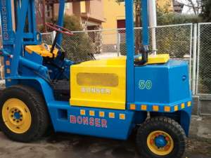 Motostivuitor BONSER DIESEL care ridica  2, 5 tone