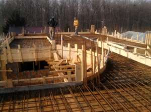 Construim Case la Rosu si la Cheie