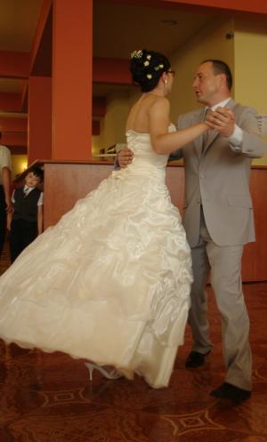 Vand rochie de mireasa la super pret