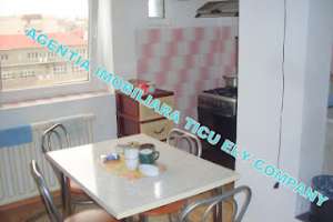 Vindem apartament in Navodari 9.