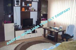 Vindem apartament in Navodari 9.