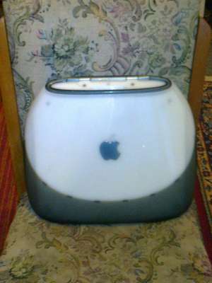 Vand  Laptop Appel G3 100 E..........sau schimb cu tableta