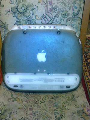 Vand  Laptop Appel G3 100 E..........sau schimb cu tableta