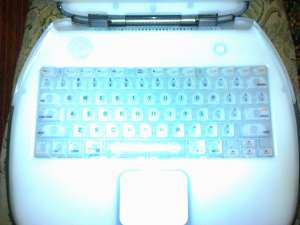 Vand  Laptop Appel G3 100 E..........sau schimb cu tableta