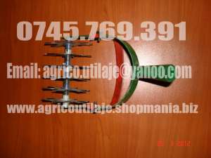 Cultivator manual tip disc pentru sere si gradini