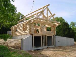 Case ,     cabane si mobilier rustic din busteni necalibrati