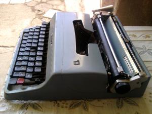 Masina scris marca Olivetti Italia veche anii `60