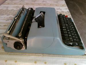 Masina scris marca Olivetti Italia veche anii `60