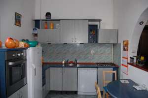 Ofer spre vanzare apartament la casa,   spatios,   atent ingrijit