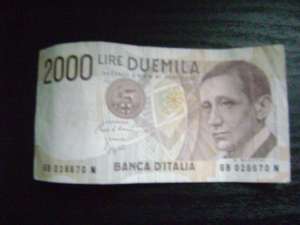 vand lire italienesti de  2000 ,      5000 si 10.000