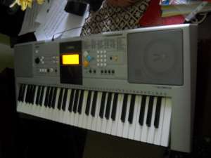 vand urgent yamaha psr323 find excelenta pt incepatori   claviatura cu 61 clape cu touch-response de
