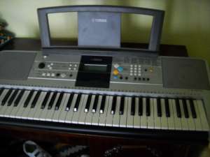 vand urgent yamaha psr323 find excelenta pt incepatori   claviatura cu 61 clape cu touch-response de