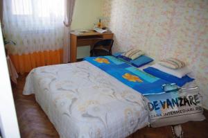 Pers..Fizică,   v�nd ap.2 cam. �n Rm. Valcea,   str.Dr.Hacman,   et..3/4,   25.000 E.