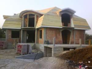 Echipa constructori case la rosu sau la cheie