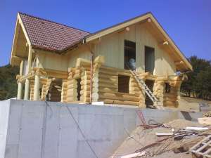 Echipa constructori case la rosu sau la cheie