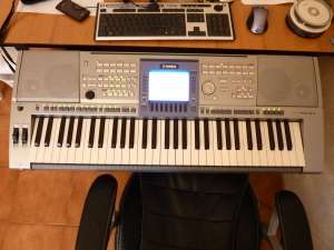 Yamaha psr 1500 perfecta...nu fac schimburi cu roland sau korg