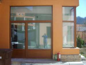 Panouri + Usa  Showroom