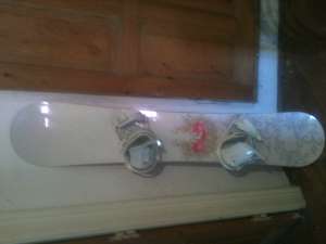 Vand Snowboard atomic tika,  editia 2011 + legaturi atomic tika