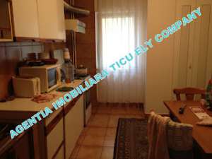 Vindem apartament in Navodari 13;