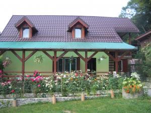 cabana de inchiriat pe Valea Avrigului